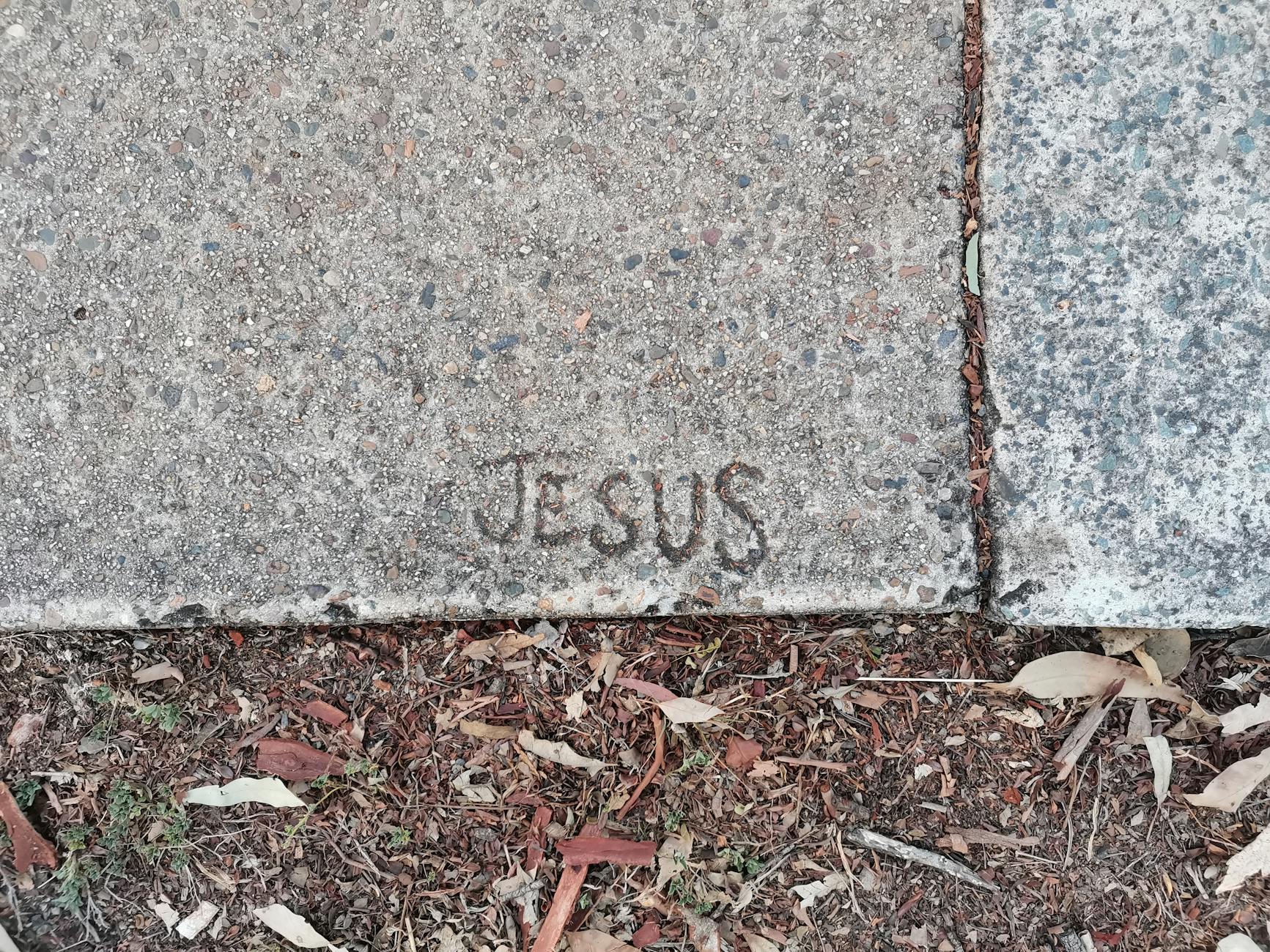 راهنمای کامل سنگ محوطه: انتخاب، ویژگی‌ها و مزایای آن