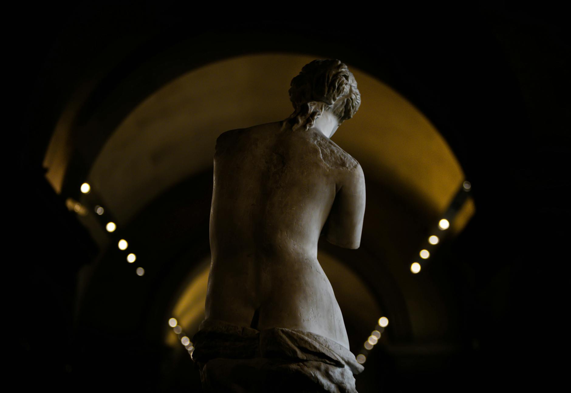 راهنمای کامل و تخصصی درباره سنگ مرمریت: ویژگی‌ها و کاربردها