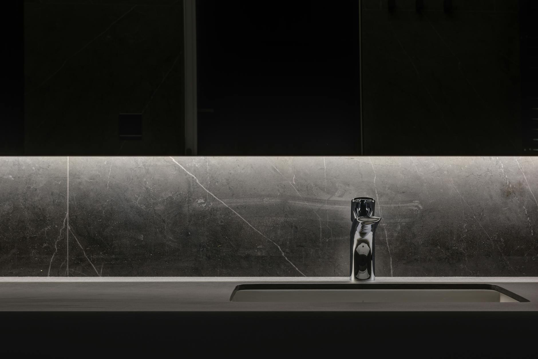 همه آنچه باید درباره سنگ مرمریت بدانید: ویژگی‌ها و کاربردها