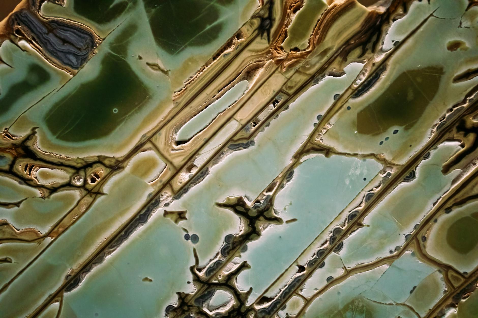 مرمر: شکوه ابدی طبیعت؛ راهنمای کامل ویژگی‌ها، کاربردها و مراقبت