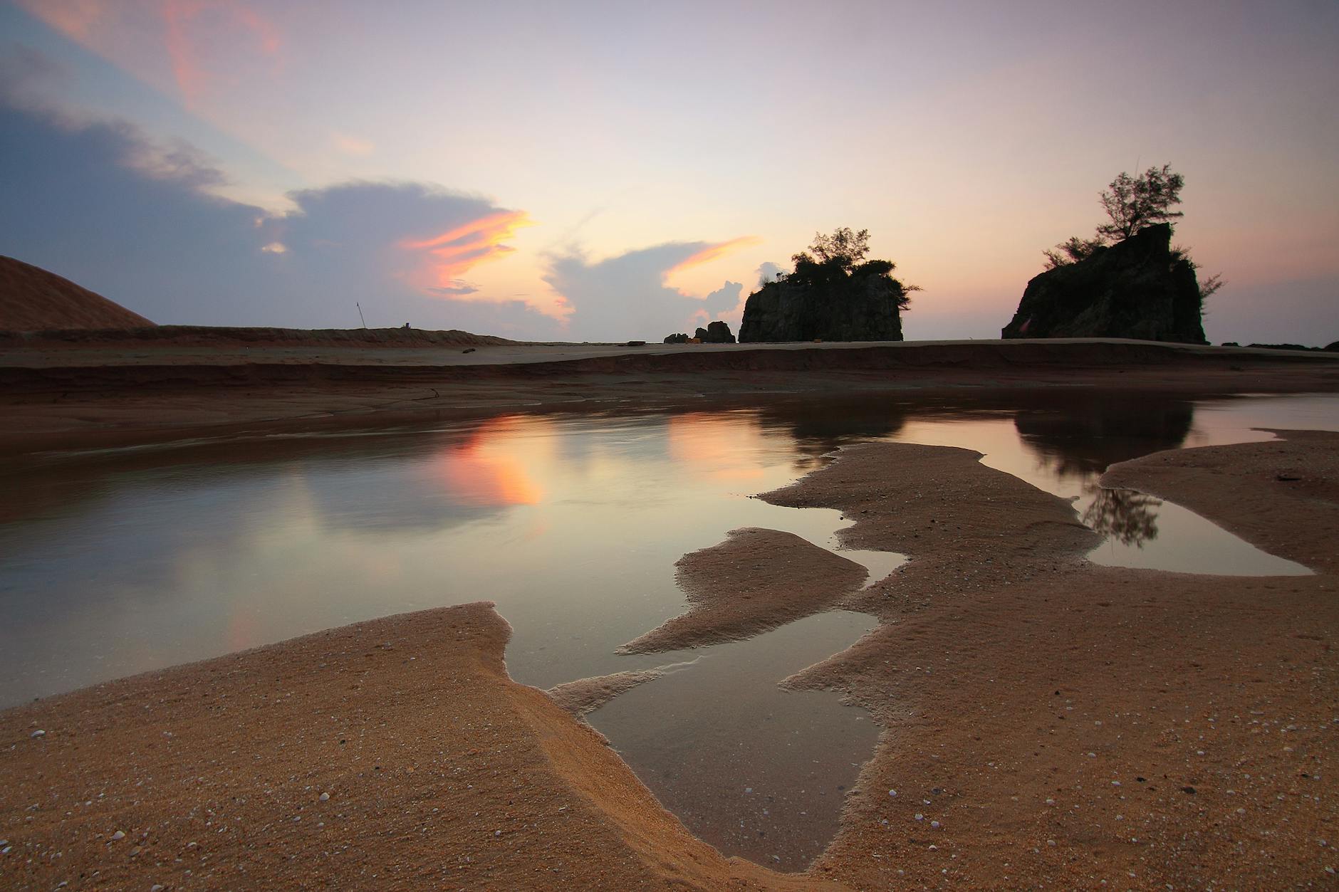 سنداستون: راهنمای جامع و تخصصی برای شناخت ویژگی‌ها و کاربردهای آن
