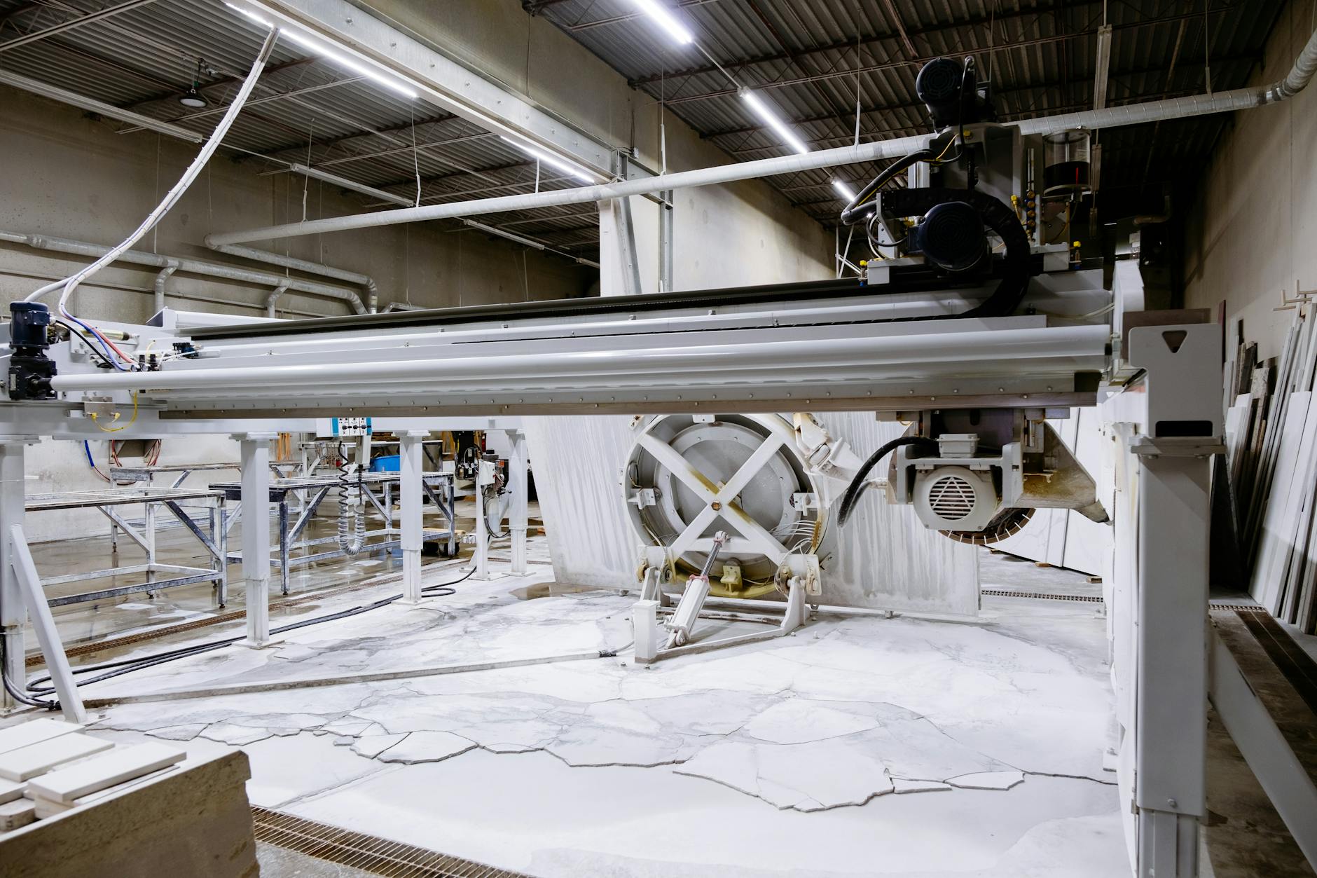 ترااونیکس: راهنمای جامع انتخاب، کاربردها و نگهداری این سنگ لوکس ساختمانی