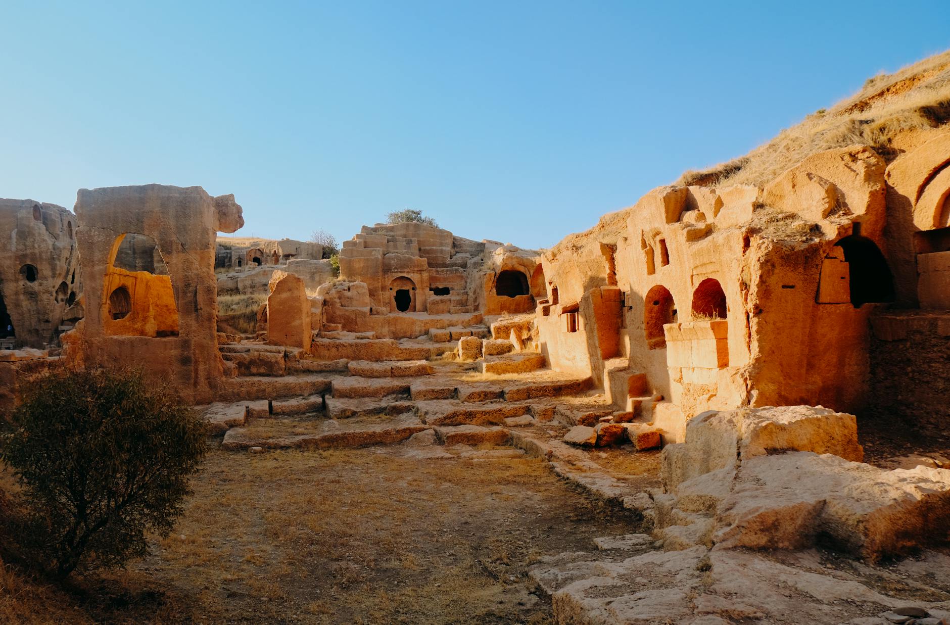 سنگ ترااونیکس: راهنمای کامل ویژگی‌ها و کاربردهای آن