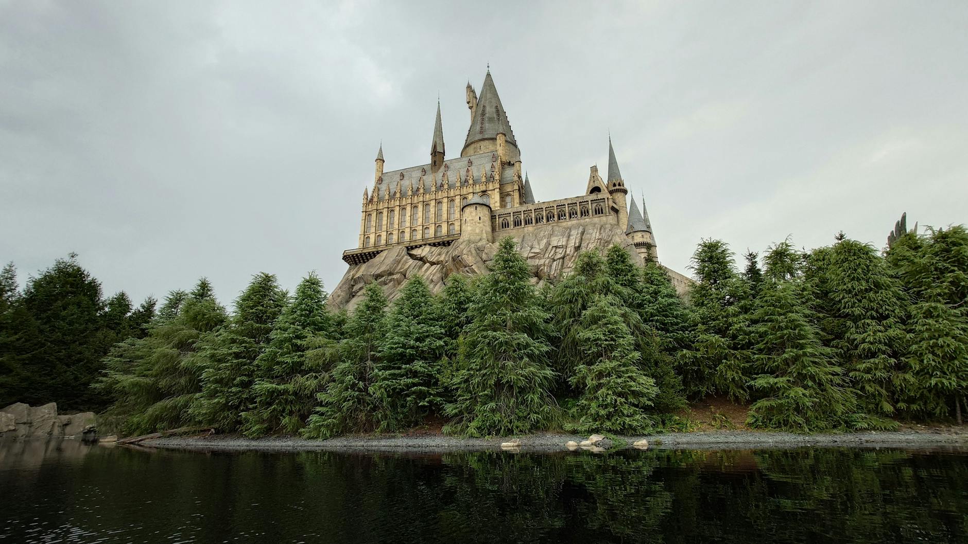 ترااونیکس: شاهکار رگه‌های نور و رنگ؛ راهنمای جامع این سنگ لوکس ساختمانی